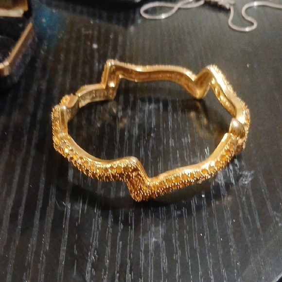 LDT Jewelry - Gold Textured Star-Edge Hinged Bangle Bracelet for Women